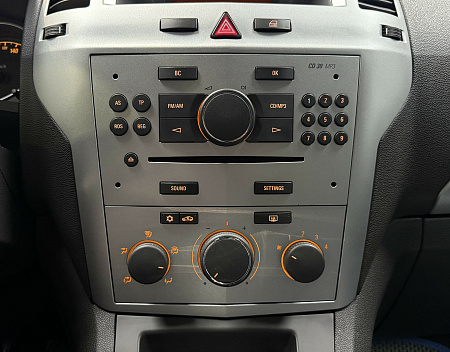 Opel Zafira 1.8 MT (140 л.с.) 2011