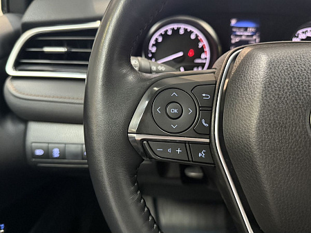Toyota Camry 2.5 AT (181 л.с.) 2019