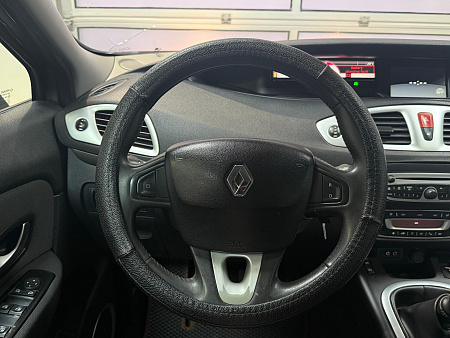 Renault Scenic 1.5 dCi MT (110 л.с.) 2010