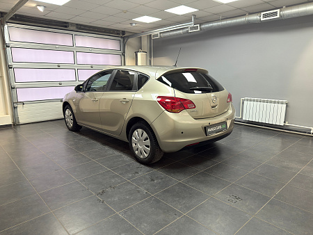 Opel Astra 1.6 AT (115 л.с.) 2012