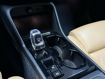 Volvo XC40 2.0 4WD AT (190 л.с.) 2021