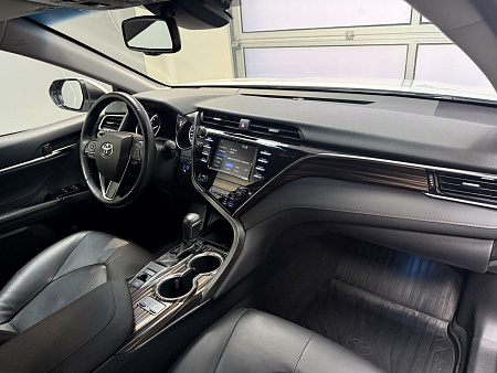 Toyota Camry 2.5 AT (181 л.с.) 2019