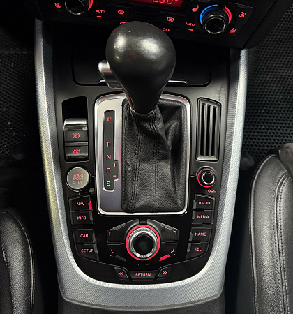 Audi Q5 2.0 TFSI quattro S tronic (211 л.с.) 2011