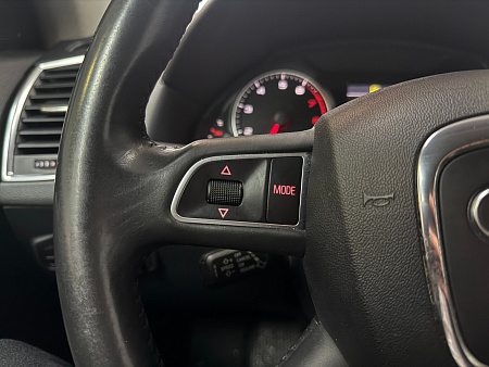 Audi Q5 2.0 TFSI quattro S tronic (211 л.с.) 2011