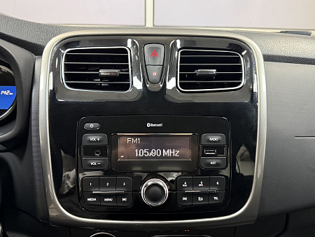 Renault Sandero Stepway 1.6 MT (82 л.с.) 2017