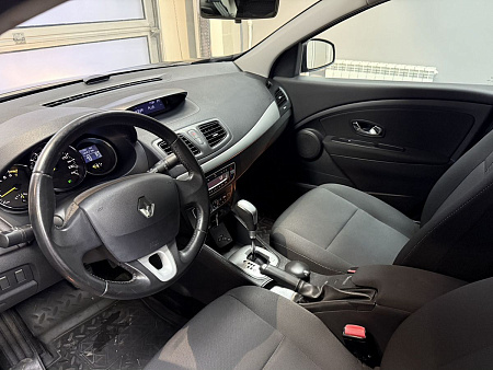 Renault Fluence 1.6 AT (106 л.с.) 2012