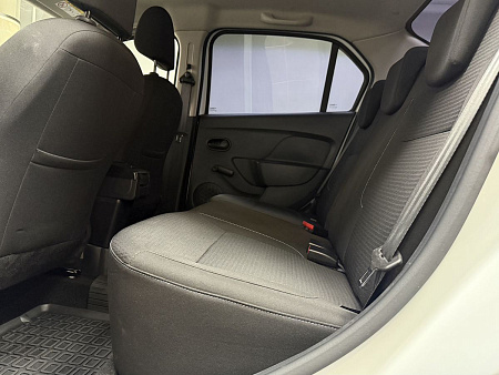 Renault Logan 1.6 MT (82 л.с.) 2022