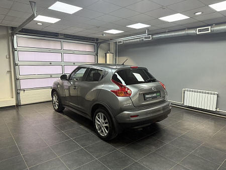 Nissan Juke 1.6 4WD CVT (190 л.с.) 2011