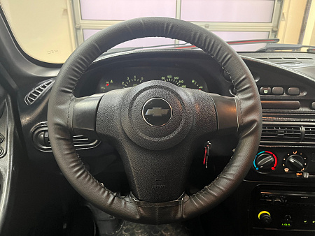 Chevrolet Niva 1.7 MT (80 л.с.) 2015