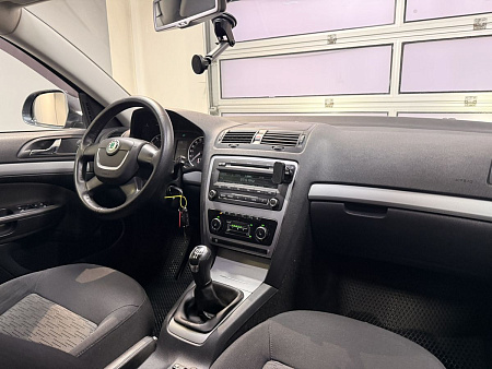 Skoda Octavia 1.6 MPI MT (102 л.с.) 2012