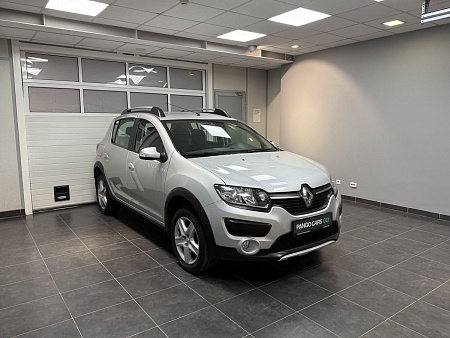Renault Sandero Stepway 1.6 MT (82 л.с.) 2017
