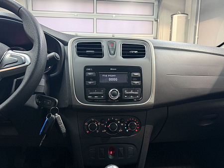 Renault Sandero Stepway 1.6 MT (82 л.с.) 2020