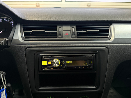 Skoda Rapid 1.6 MPI MT (90 л.с.) 2015