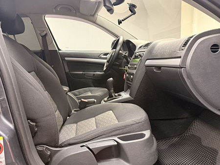 Skoda Octavia 1.6 MPI MT (102 л.с.) 2012