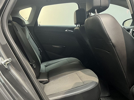 Opel Astra 1.6 MT (115 л.с.) 2011