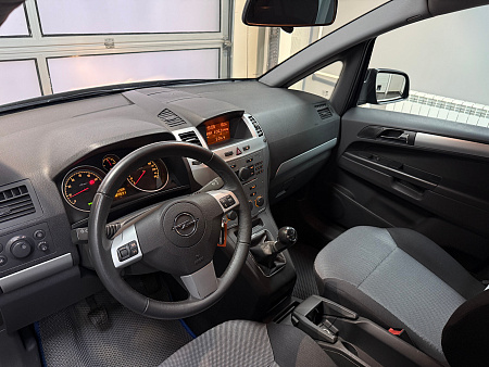 Opel Zafira 1.8 MT (140 л.с.) 2011