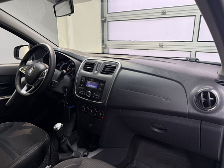 Renault Logan 1.6 MT (82 л.с.) 2022