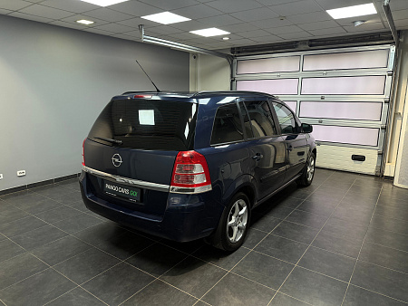 Opel Zafira 1.8 MT (140 л.с.) 2011