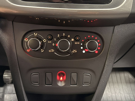 Renault Logan Stepway 1.6 MT (113 л.с.) 2019