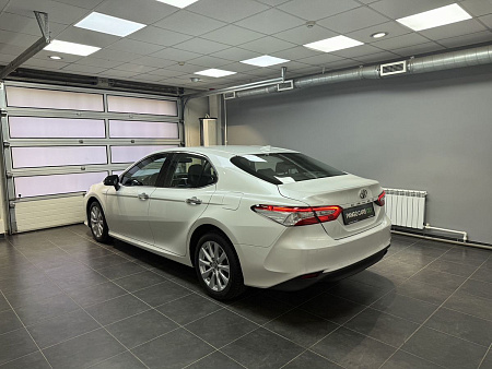 Toyota Camry 2.5 AT (181 л.с.) 2019