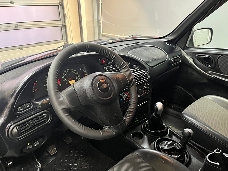 Chevrolet Niva 1.7 MT (80 л.с.) 2015