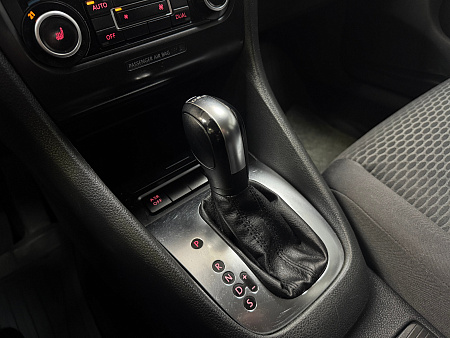 Volkswagen Golf 1.6 DSG (102 л.с.) 2012