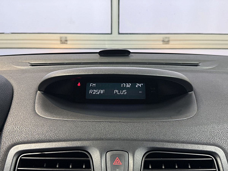 Renault Fluence 1.6 AT (106 л.с.) 2012