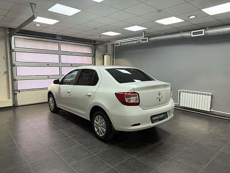 Renault Logan 1.6 MT (82 л.с.) 2022