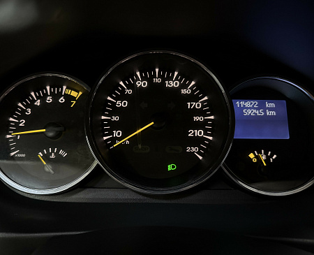 Renault Fluence 1.6 MT (106 л.с.) 2010