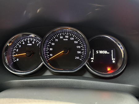 Renault Logan 1.6 MT (82 л.с.) 2022