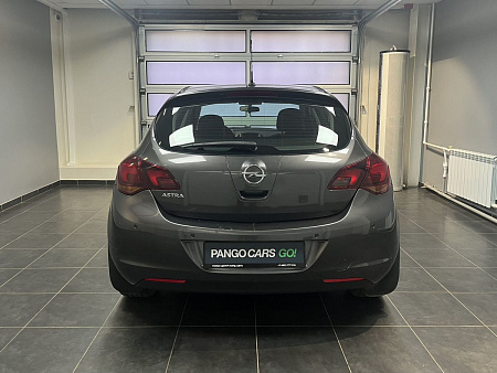 Opel Astra 1.6 MT (115 л.с.) 2011