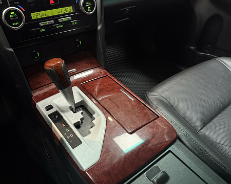 Toyota Camry 2.5 AT (181 л.с.) 2012