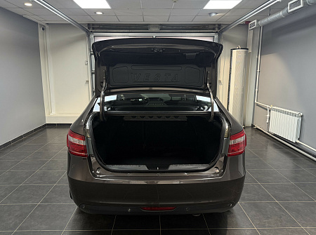 ВАЗ (LADA) Vesta 1.6 MT (106 л.с.) 2016