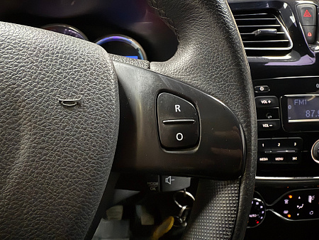 Renault Sandero Stepway 1.6 MT (82 л.с.) 2018