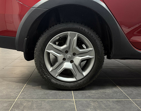 Renault Logan Stepway 1.6 MT (113 л.с.) 2021