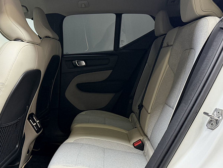 Volvo XC40 2.0 4WD AT (190 л.с.) 2020