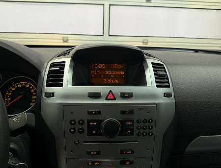 Opel Zafira 1.8 MT (140 л.с.) 2011