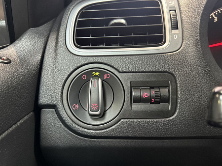 Volkswagen Polo 1.6 MPI MT (110 л.с.) 2016