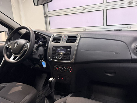 Renault Sandero Stepway 1.6 AT (102 л.с.) 2019