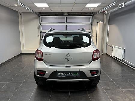 Renault Sandero Stepway 1.6 MT (82 л.с.) 2017