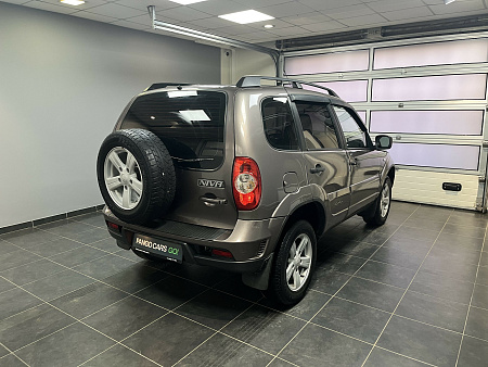 Chevrolet Niva 1.7 MT (80 л.с.) 2015